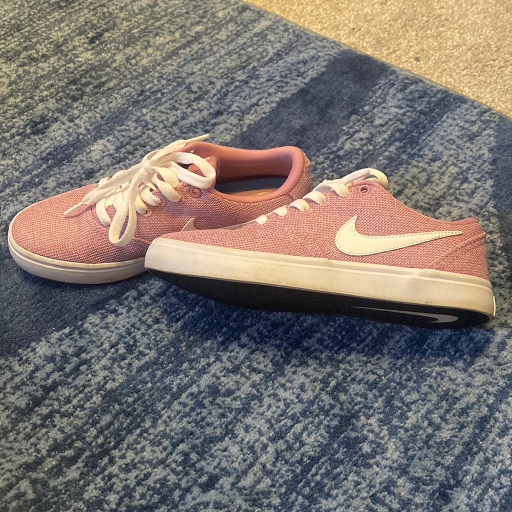 NIKE SNEAKERS SIZE:7